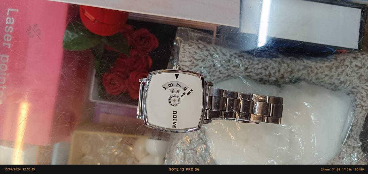 "Paidu Silver Square Chrono: Chain Watch with Hours, Minutes, and Seconds Display"