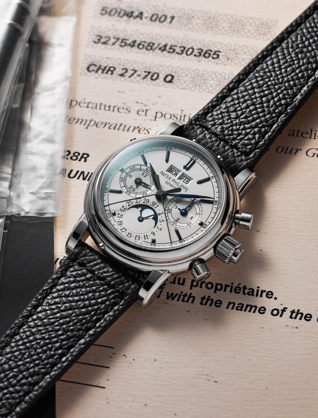 Title: "Curren Magnetic Black Chain Watch: Round Dial Edition"